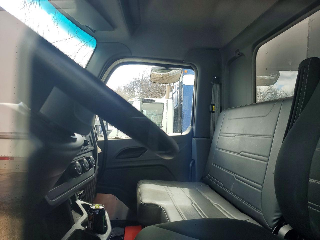 2025 Peterbilt 536 BOX Truck