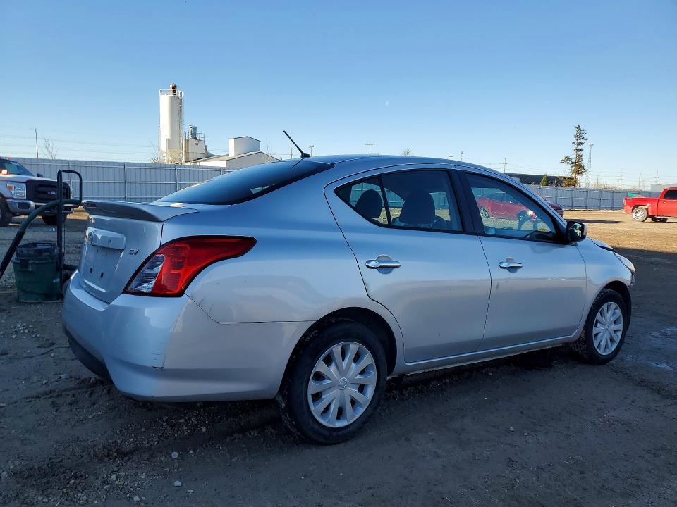 2018 Nissan Versa sv