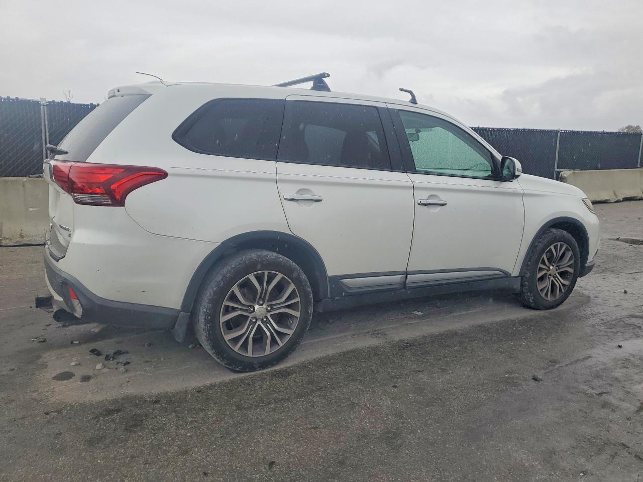 2016 Mitsubishi Outlander se