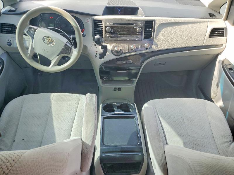 2011 Toyota Sienna le 8-passenger