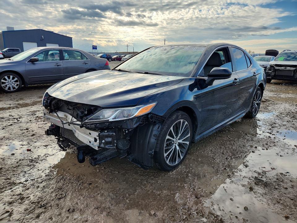 2020 Toyota Camry se