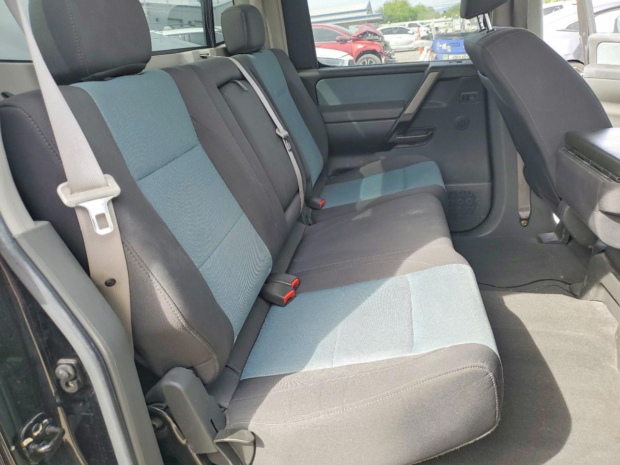 2005 Nissan Titan XE