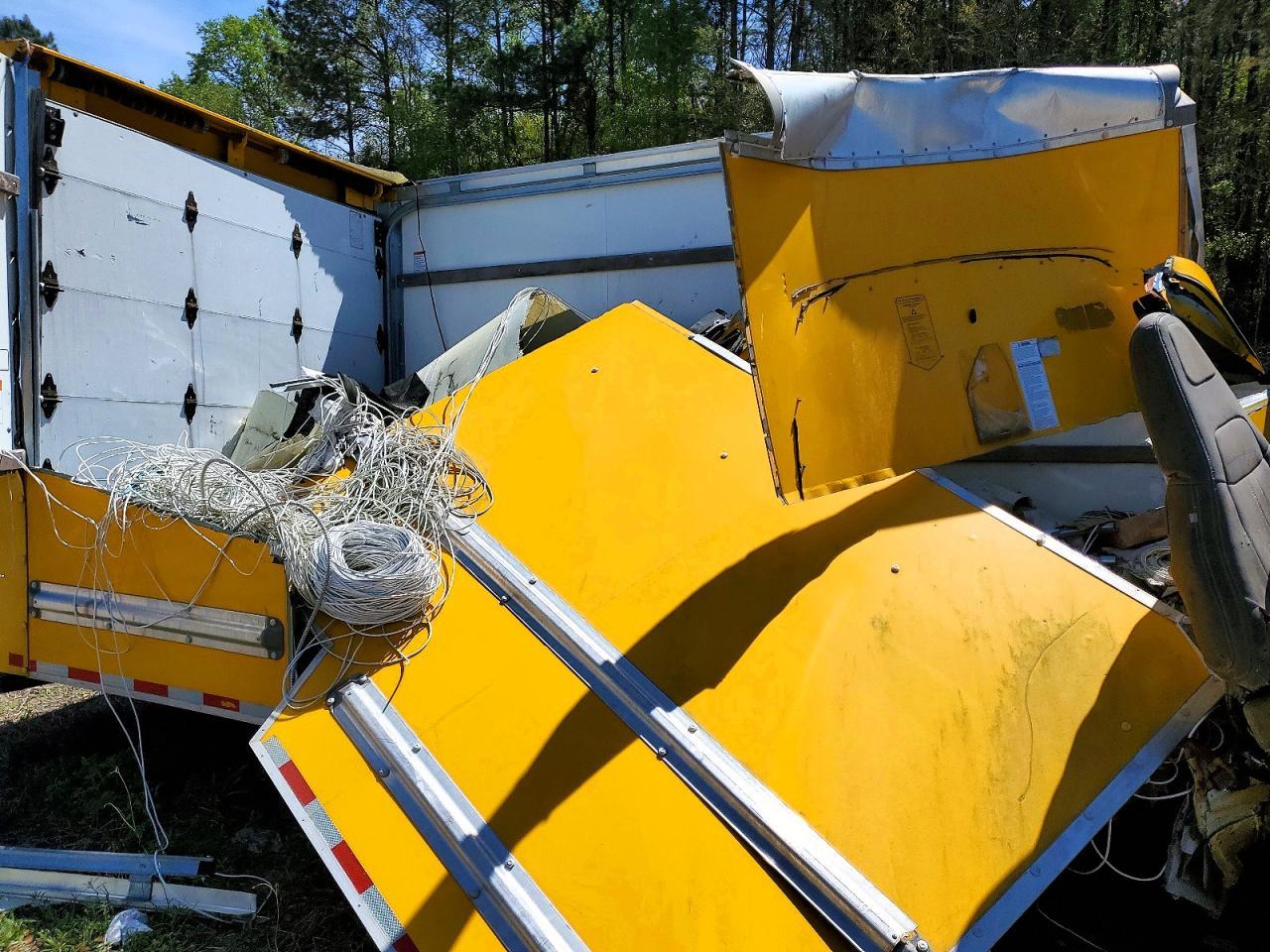 2021 GMC Savana BOX Truck