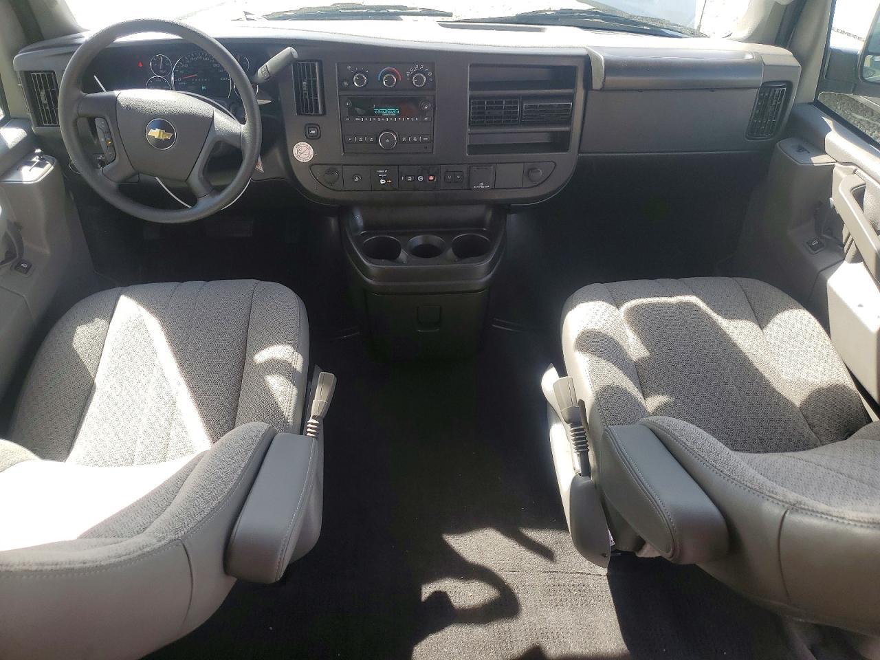 2025 Chevrolet Express G3500 LT