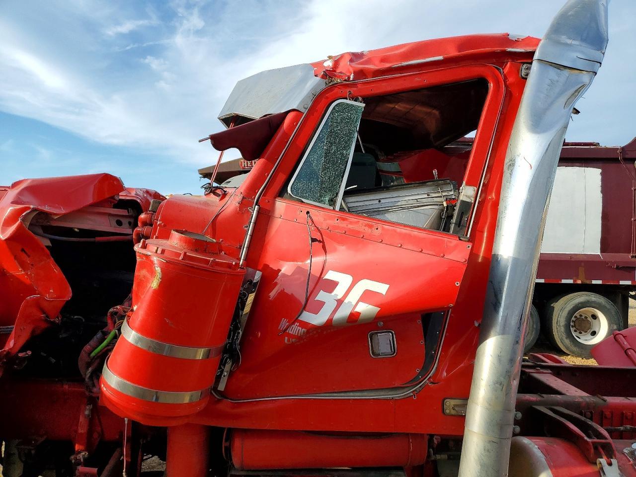 2001 Peterbilt Tractor 2001 Peterbilt 379 Semi Truck