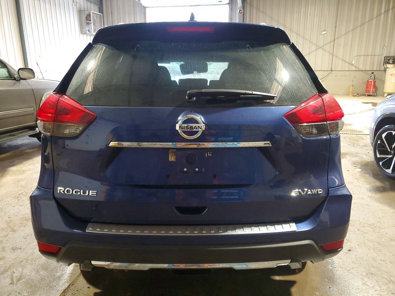 2017 Nissan Rogue sv