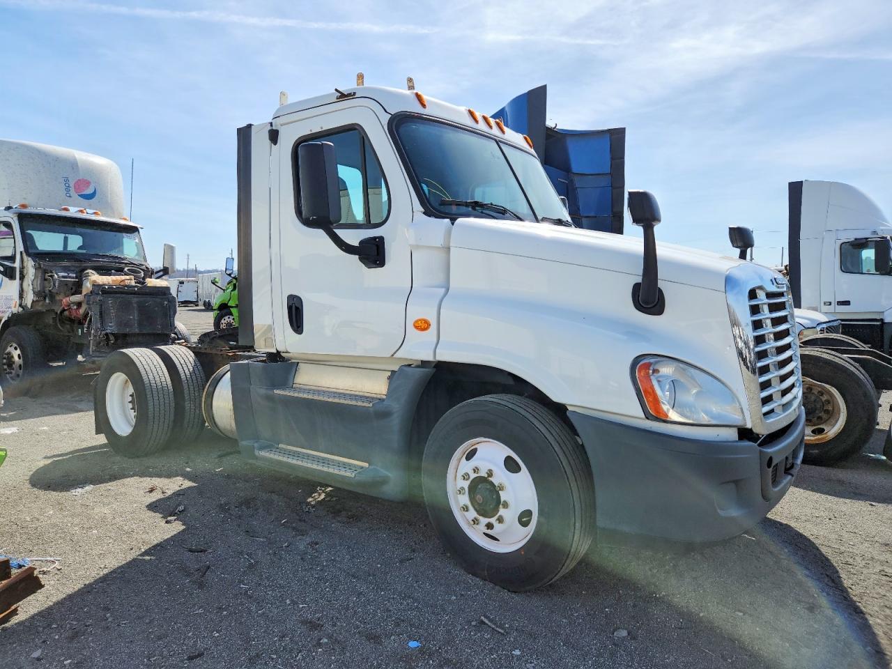 2016 Freightliner Cascadia 125 Semi Truck