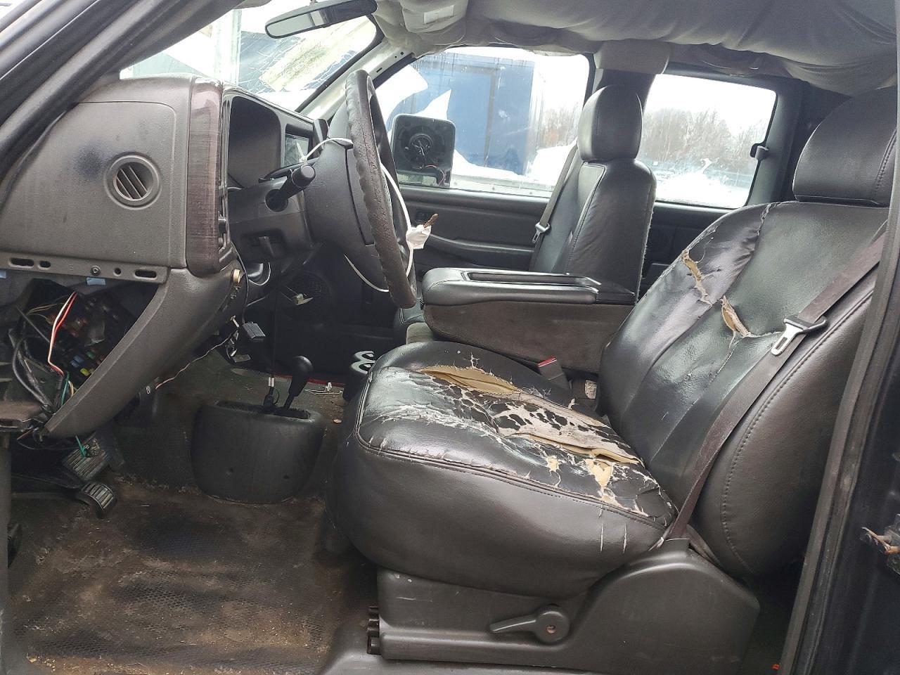 2005 Chevrolet Silverado Flatbed Truck