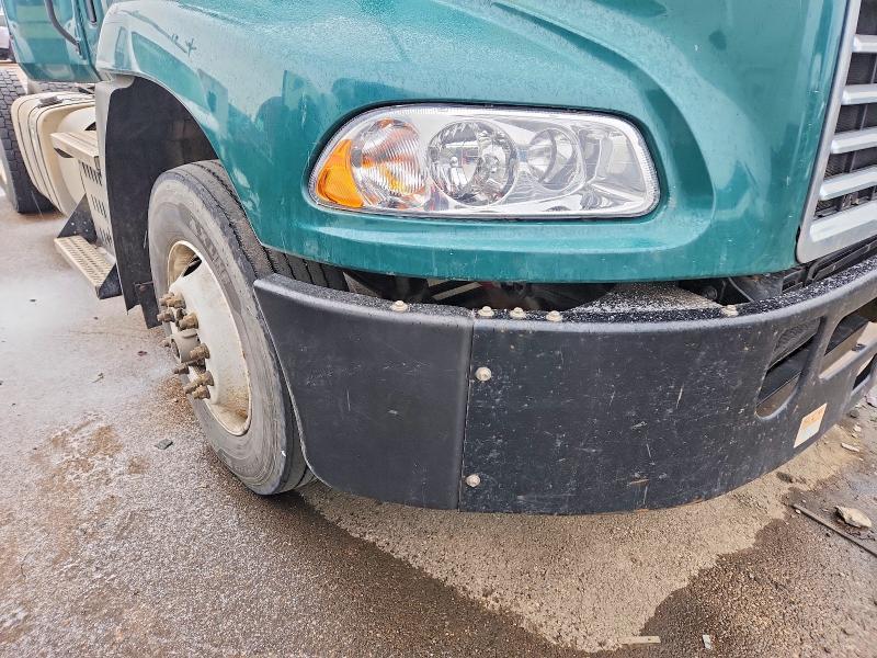 2016 Mack Cx612 Semi Truck