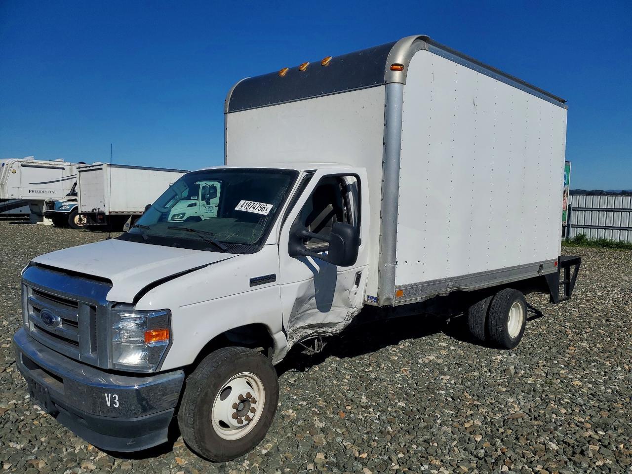 2021 Ford BOX Truck
