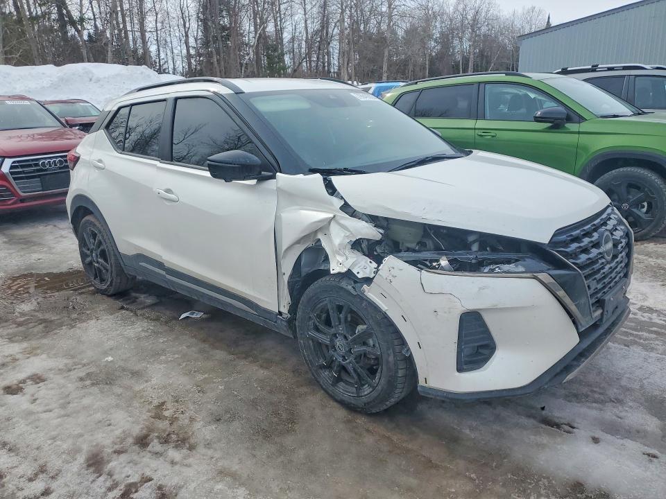 2024 Nissan Kicks sr