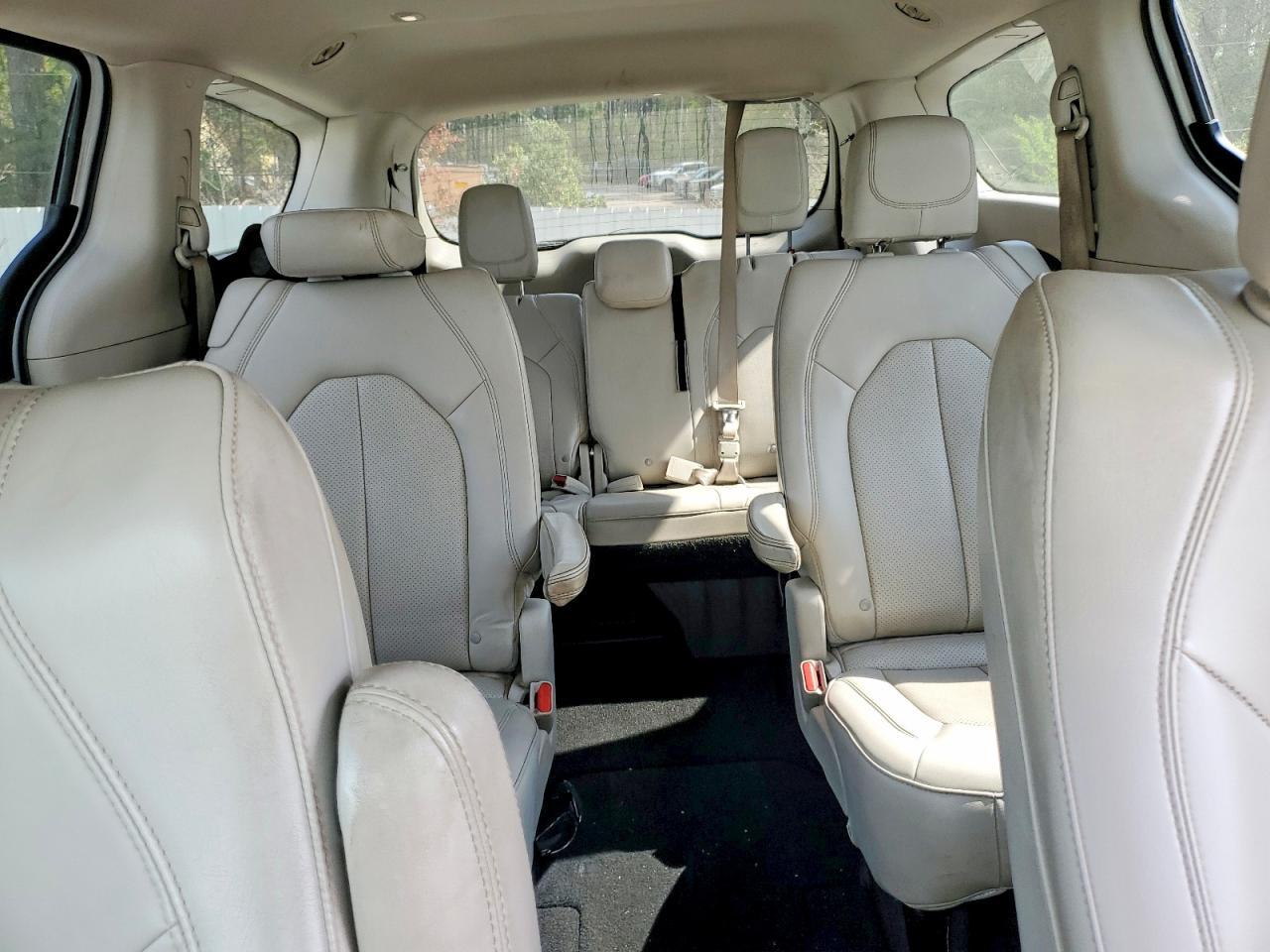 2021 Chrysler Voyager lxi