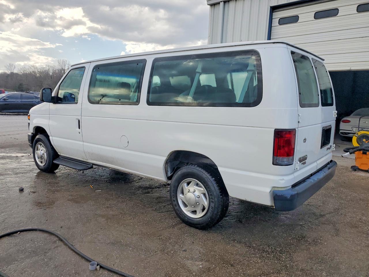 2010 Ford Econoline E350 Super Duty Wagon