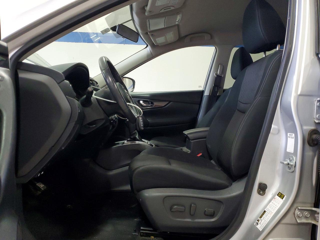 2017 Nissan Rogue sv