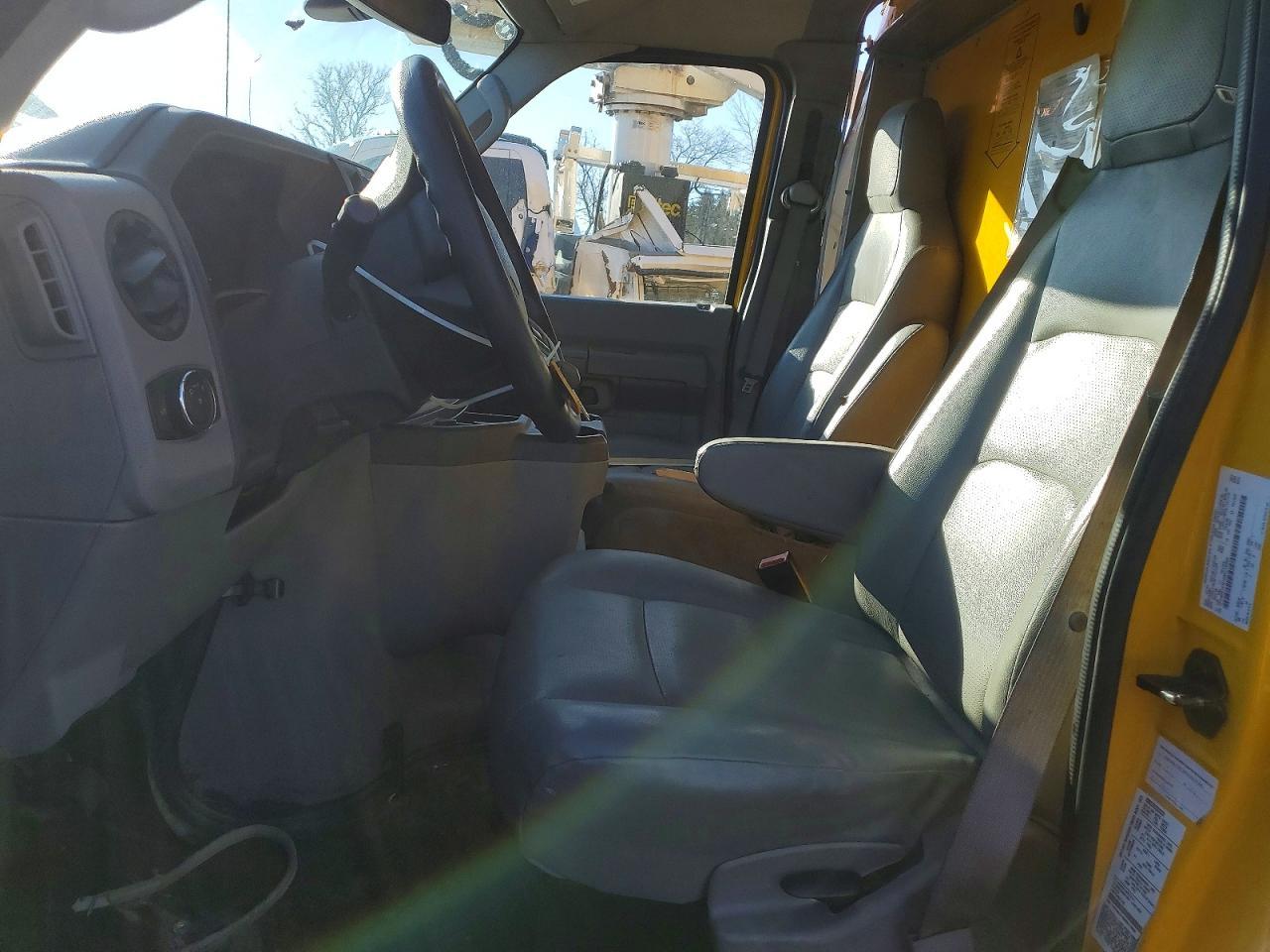 2022 Ford E350 BOX Truck