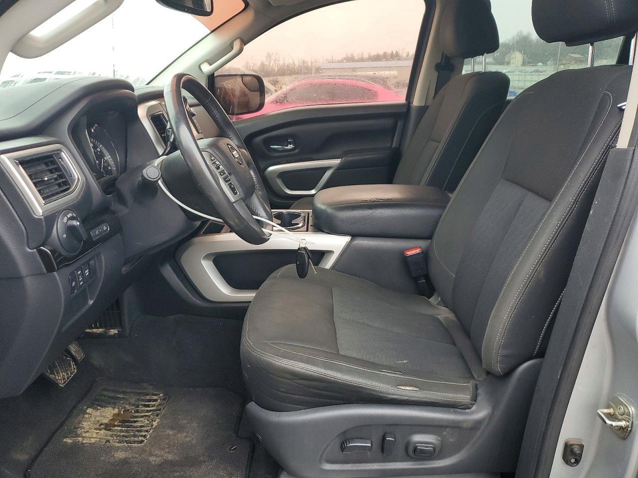 2017 Nissan Titan SV