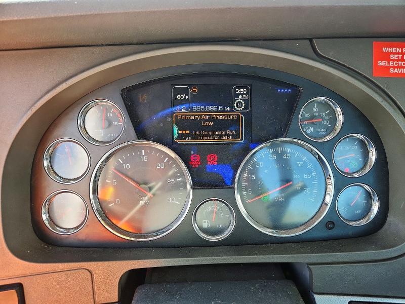 2015 Kenworth T680 Semi Truck