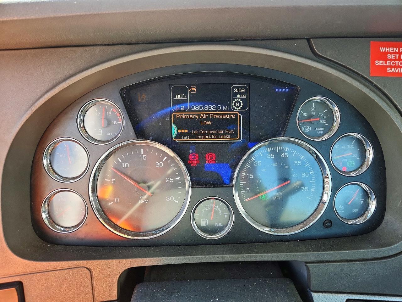2015 Kenworth T680 Semi Truck