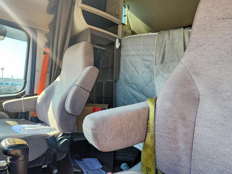 2014 Volv O VNL Semi Truck