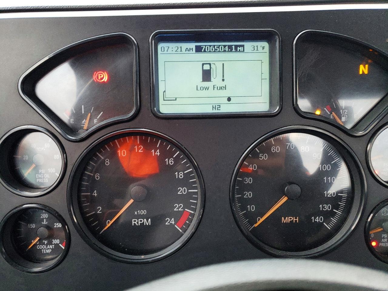 2017 Mack CXU612 Semi Truck