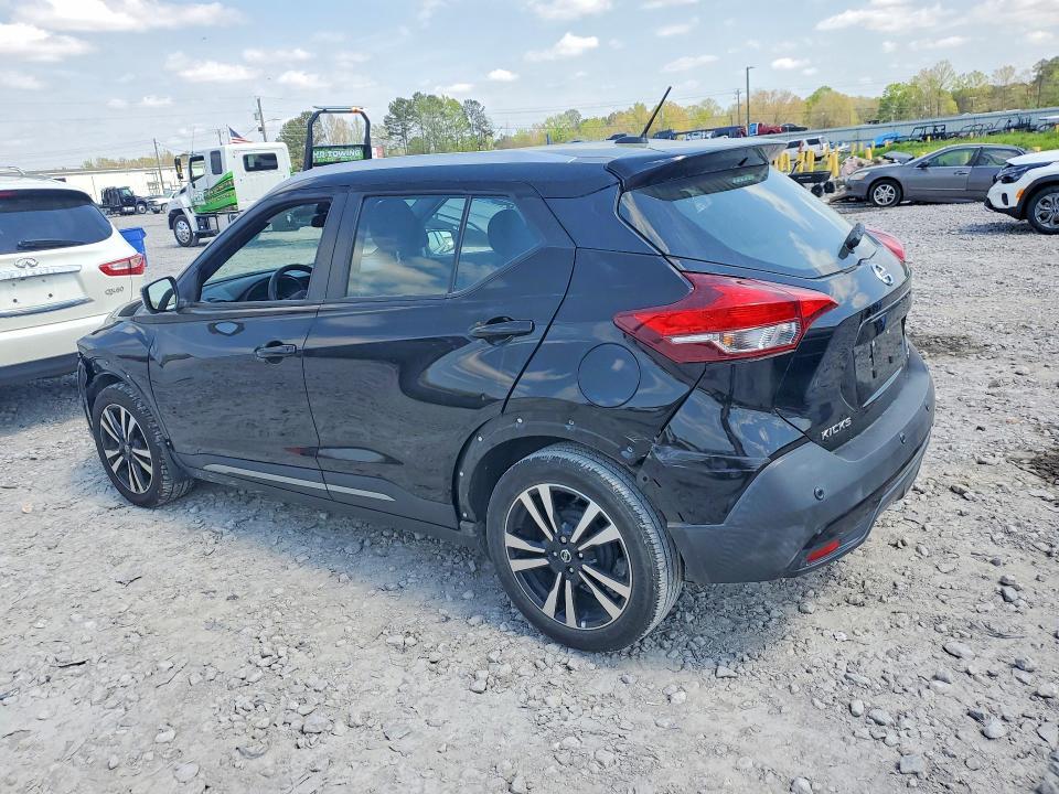 2020 Nissan Kicks sr