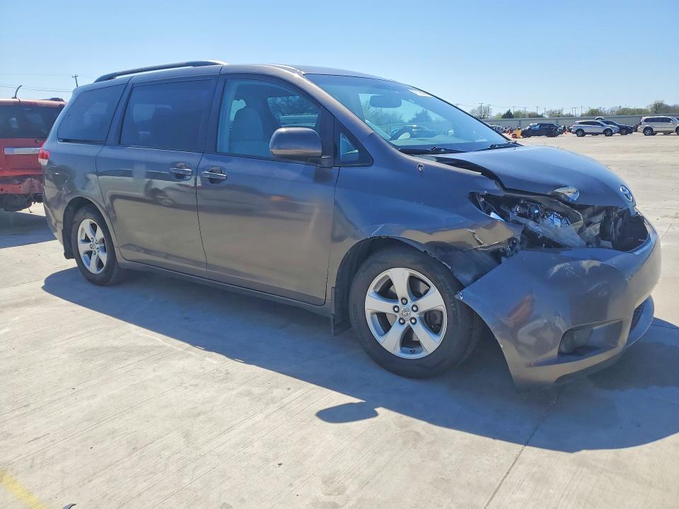 2012 Toyota Sienna le 8-passenger