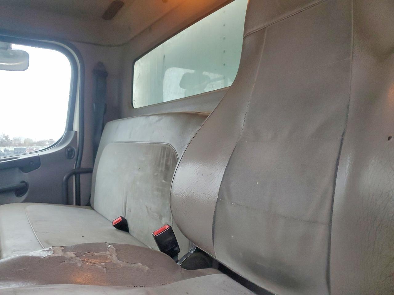 2014 Freigliner 2014 Freightliner Business Class M2 BOX Truck