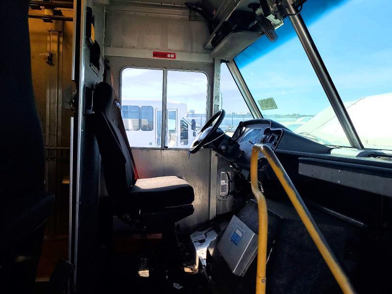 2010 Ford E450 Delivery Truck