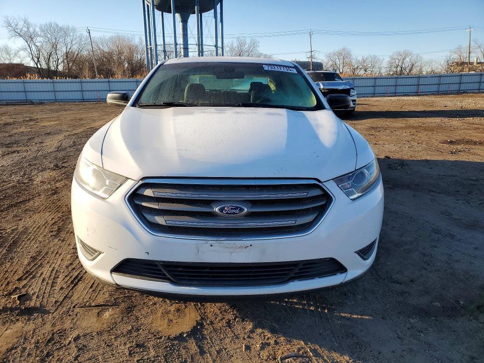 2015 Ford Taurus se