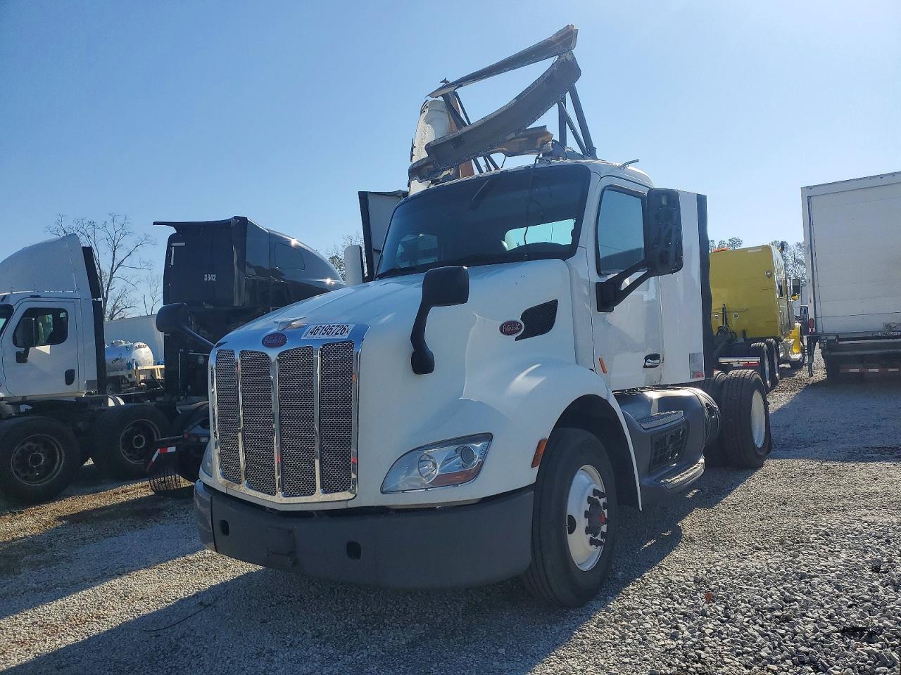 2016 Peterbilt 579 Semi Truck