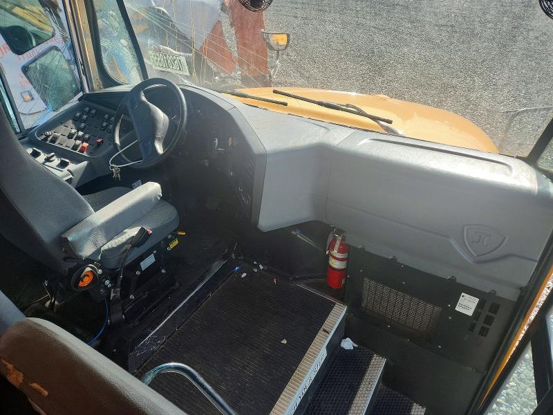 2010 Ic Corporation 3000 CE