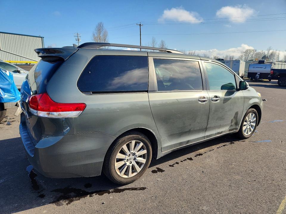 2013 Toyota Sienna Limited 7-passenger