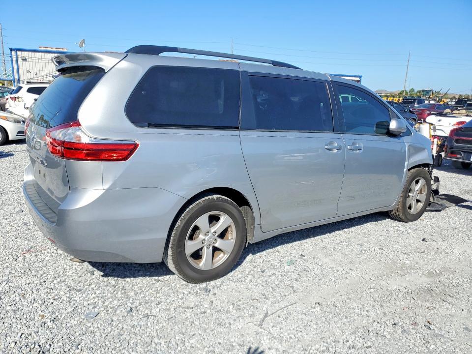 2016 Toyota Sienna le 8-passenger
