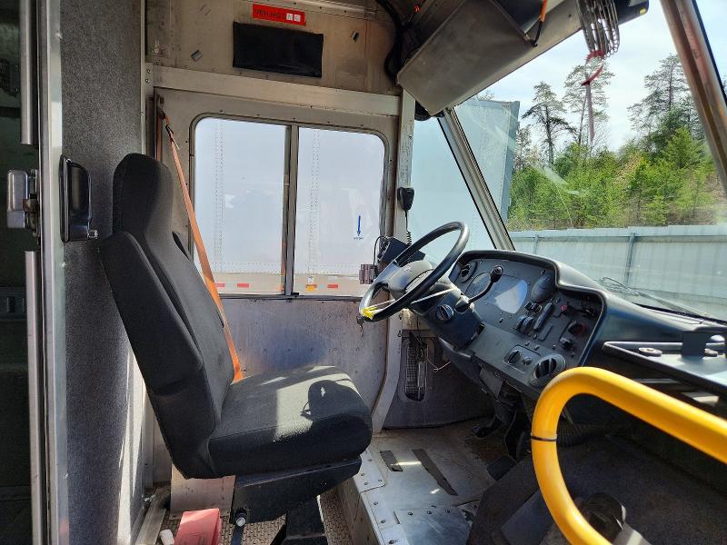 2013 Ford F59 Delivery Truck