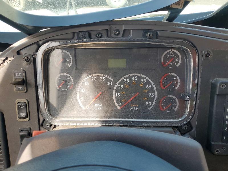 2010 Freightliner 2010 Thomas SAF-T-LINER C2-School Bus