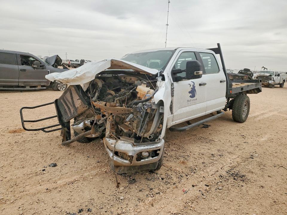2023 Ford F250 Super Duty Flatbed Truck