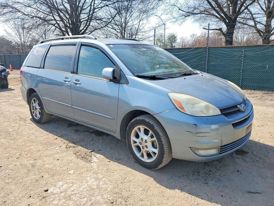 2004 Toyota Sienna xle 7 Passenger