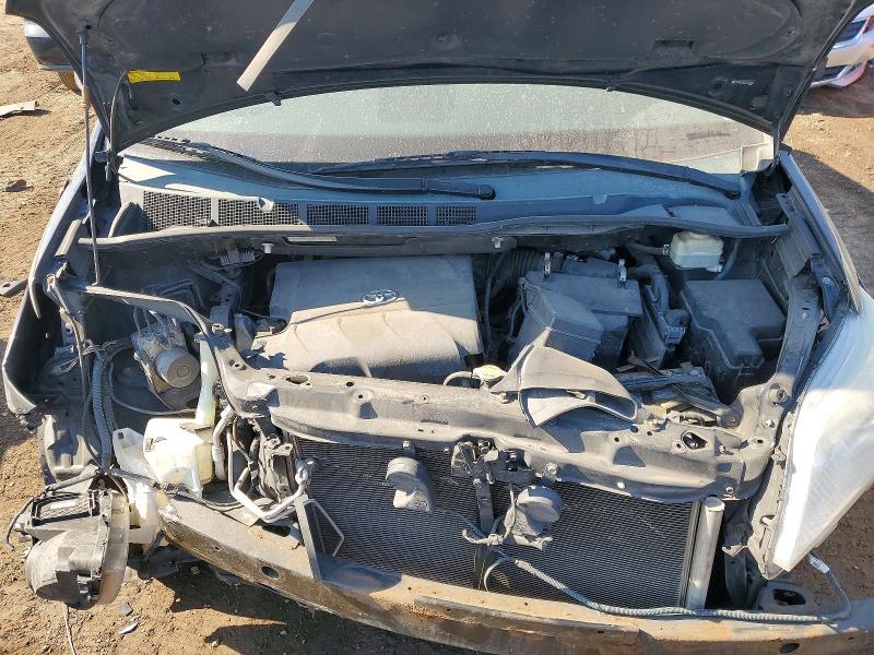 2013 Toyota Sienna xle 8-passenger