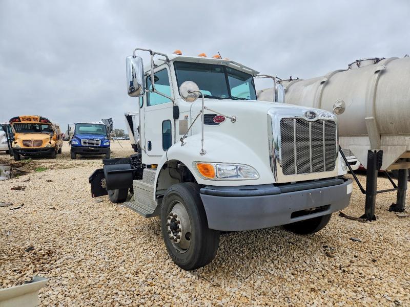 2017 Peterbilt 348 Semi Truck