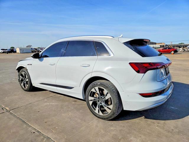 2022 Audi E-tron Premium Plus