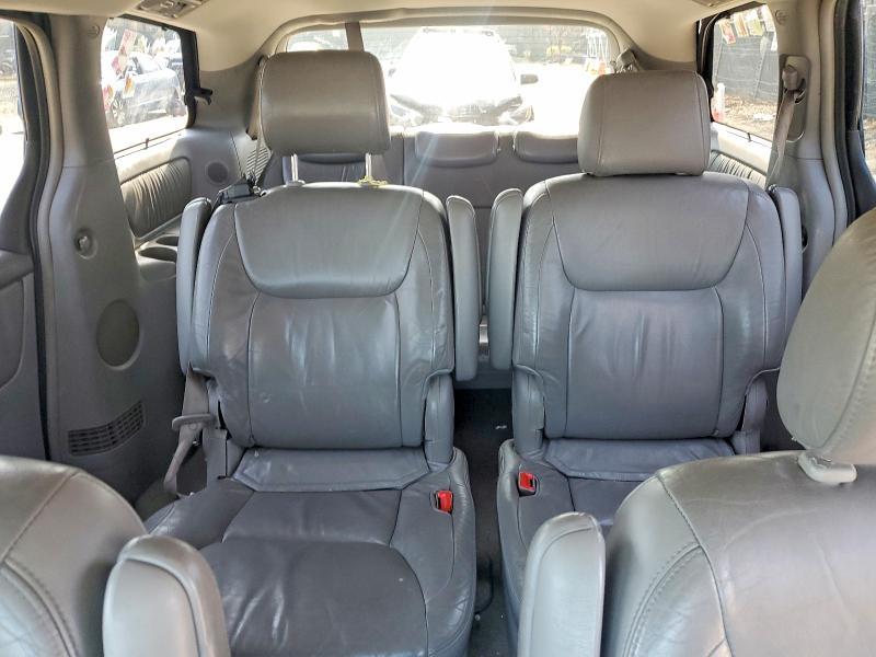 2004 Toyota Sienna xle 7 Passenger