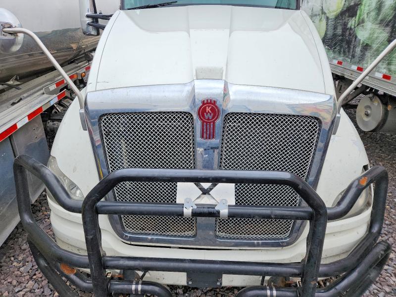 2018 Kenworth T680 Semi Truck