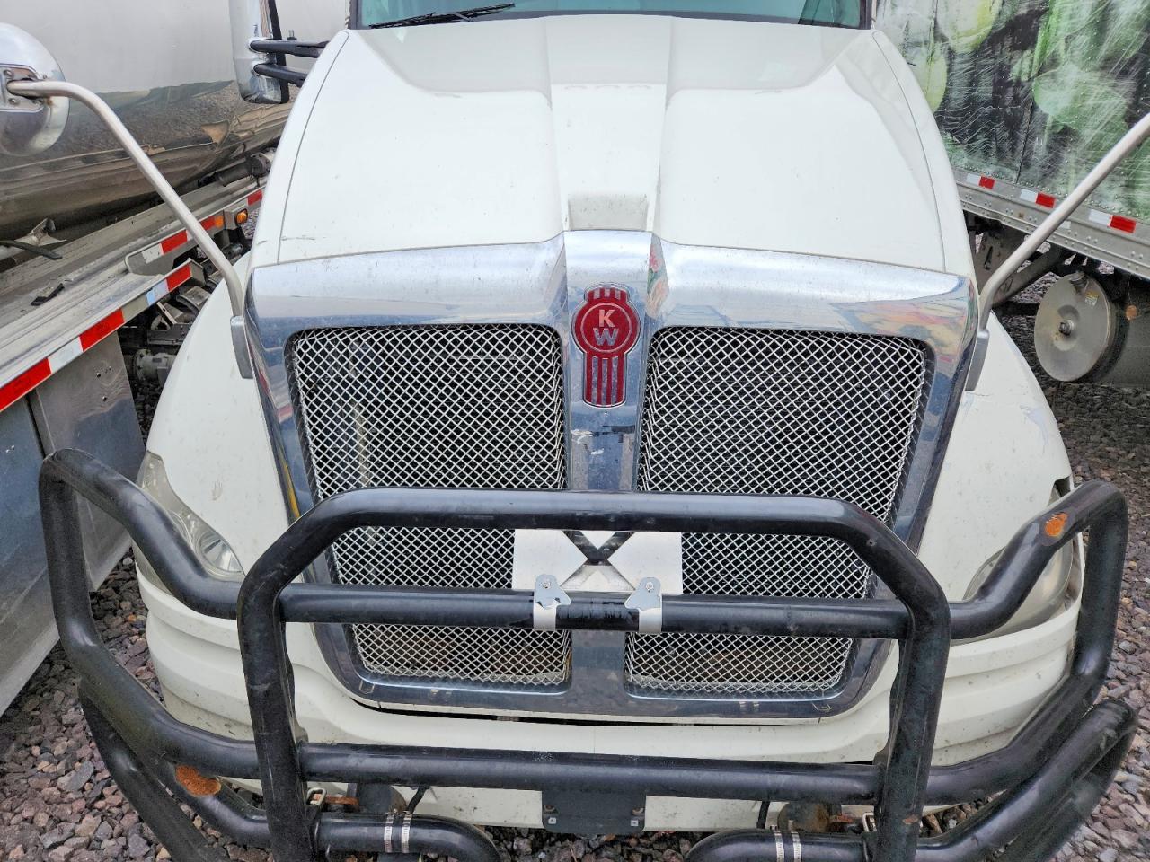 2018 Kenworth T680 Semi Truck