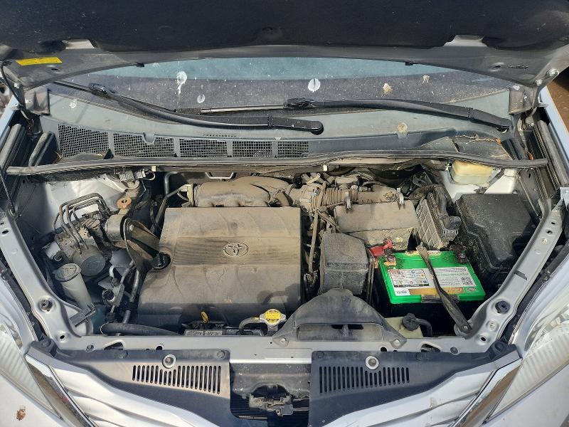 2015 Toyota Sienna le 8-passenger