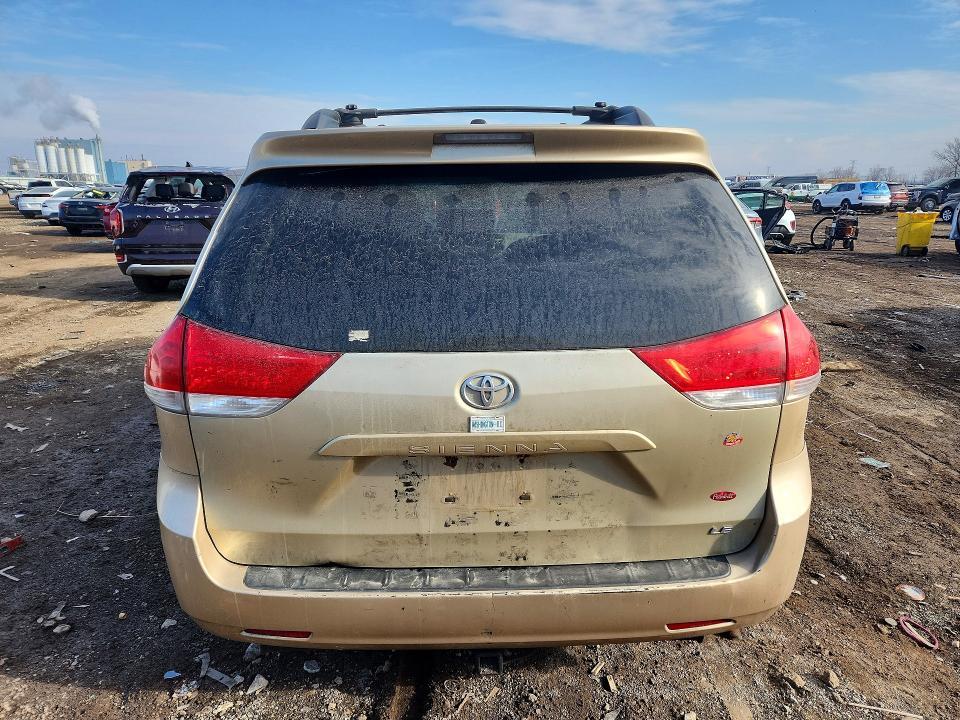 2014 Toyota Sienna le 8-passenger