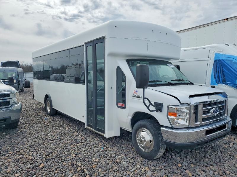 2017 Ford E450 Shuttle bus