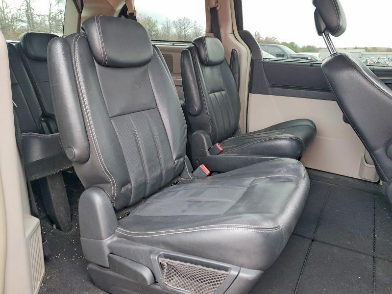 2010 Chrysler 2010 Chry Town & cou