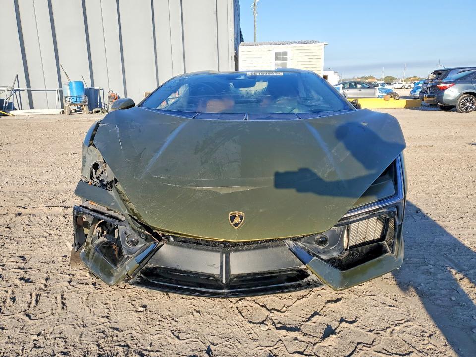 2025 Lamborghini Revuelto