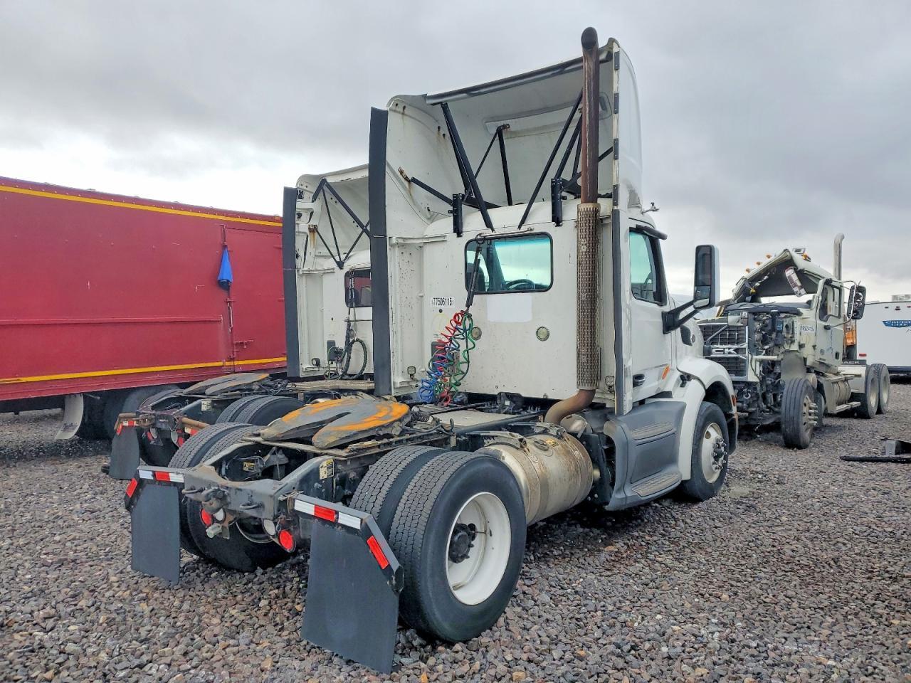 2016 Peterbilt 579 Semi Truck