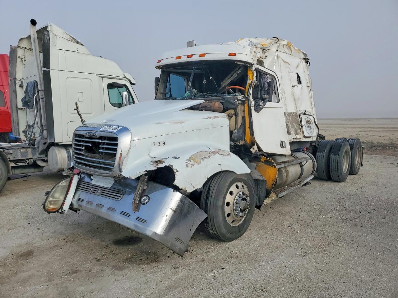 2005 Freigliner 2005 Freightliner Columbia 120 Semi Truck